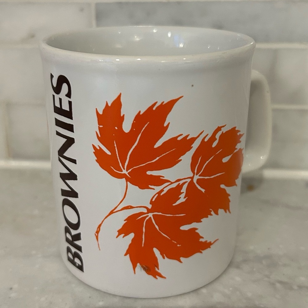 Girl guides / brownies vintage White and Orange Leaf Mug.  EUC!